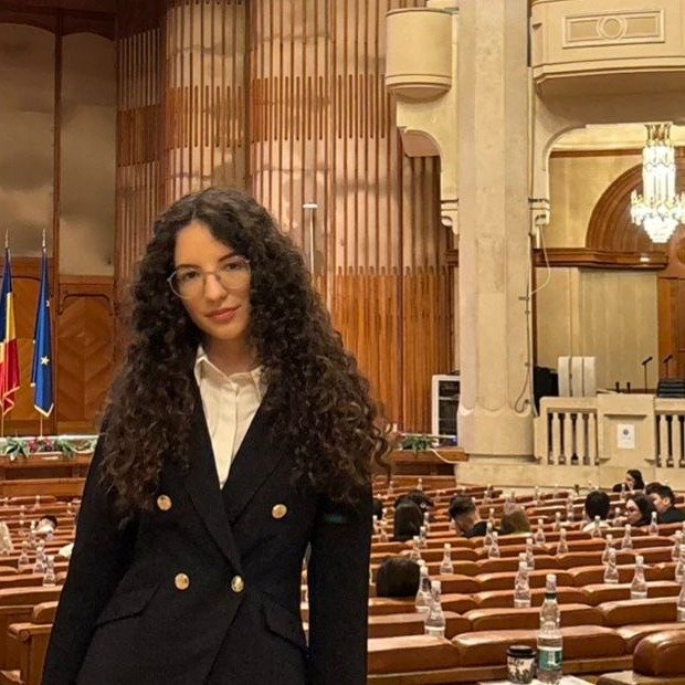 Portret Bianca Maria Nicolae, președinte HISTORIPOL